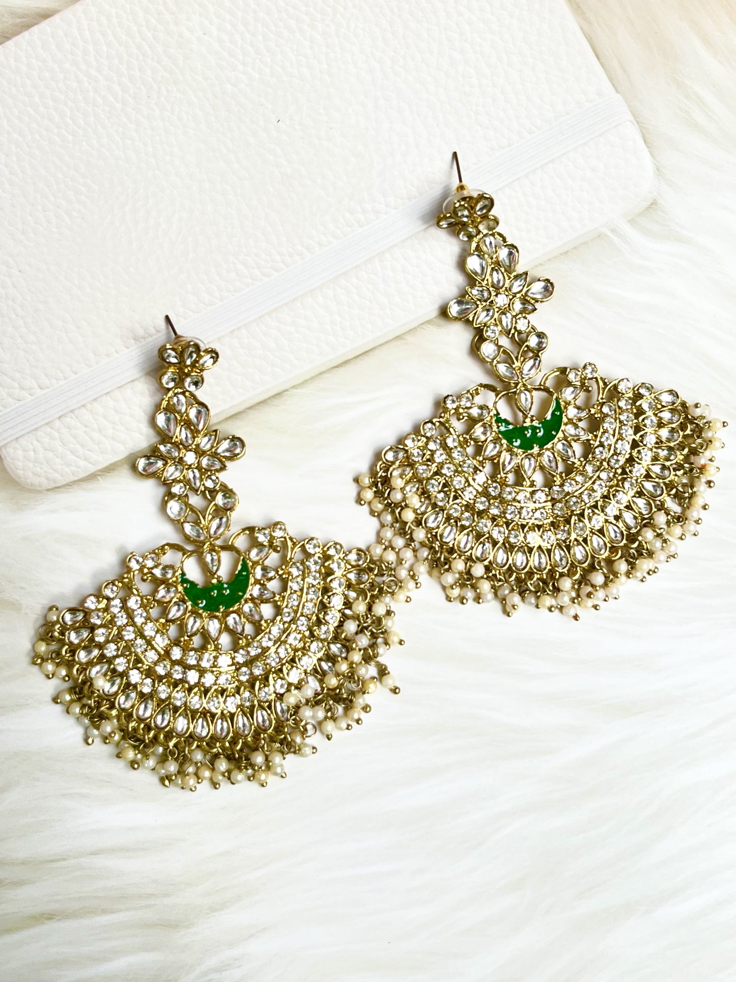 GREEN CHANDBALIS