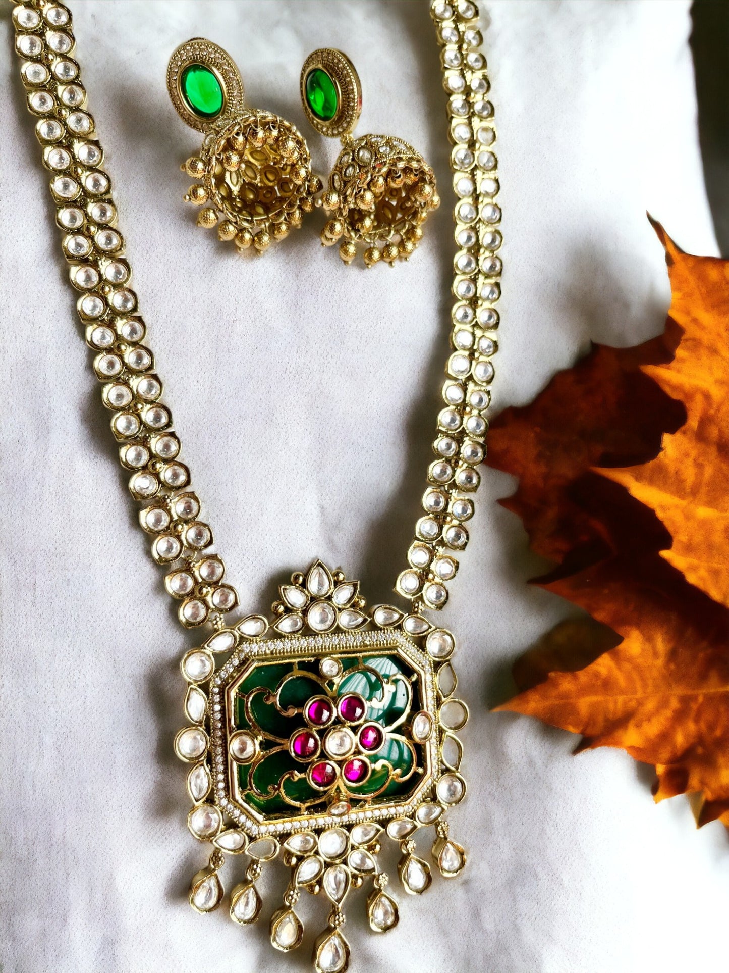 DEVDARSHINI EMERALD KUNDAN JEWELLERY SET