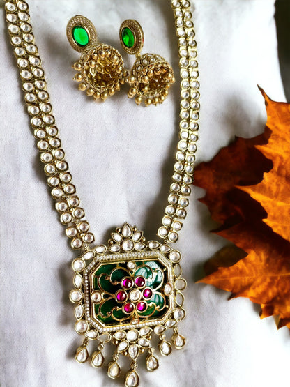 DEVDARSHINI EMERALD KUNDAN JEWELLERY SET