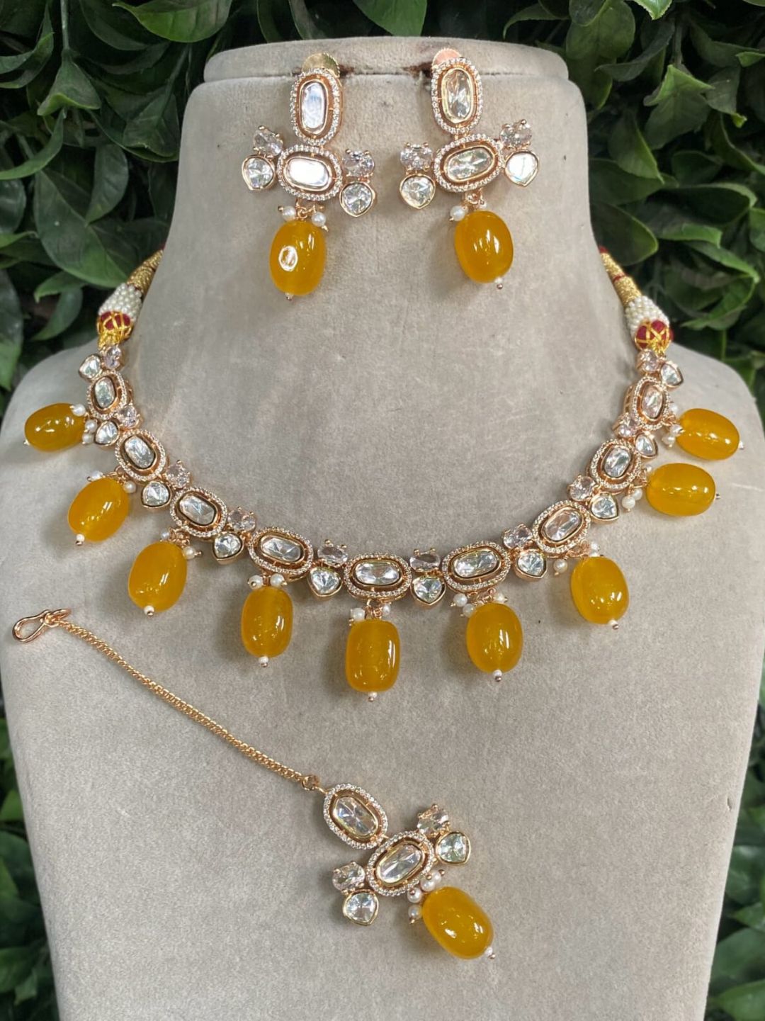 VAANYA YELLOW JEWELLERY SET