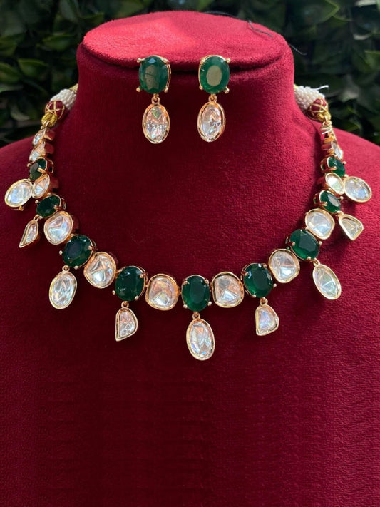 VARUNIKA EMERALD KUNDAN JEWELLERY SET