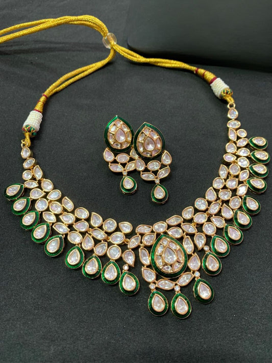 PRATHAM EMERALD KUNDAN JEWELLERY SET