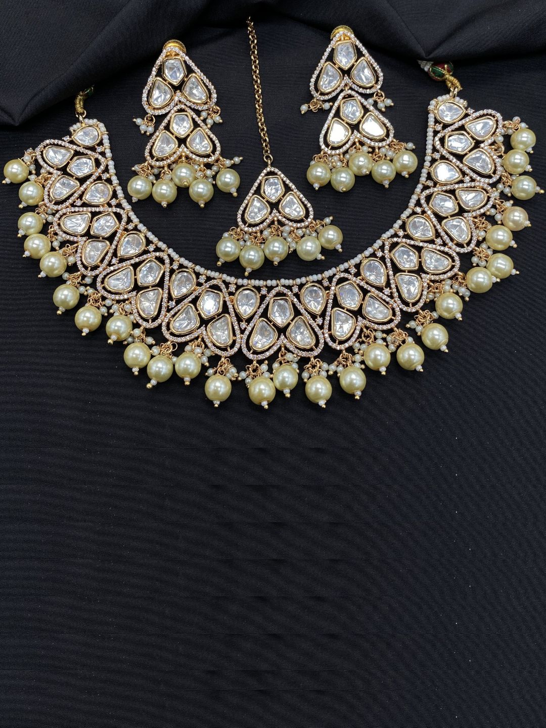 RATNAVALI IVORY KUNDAN JEWELLERY SET