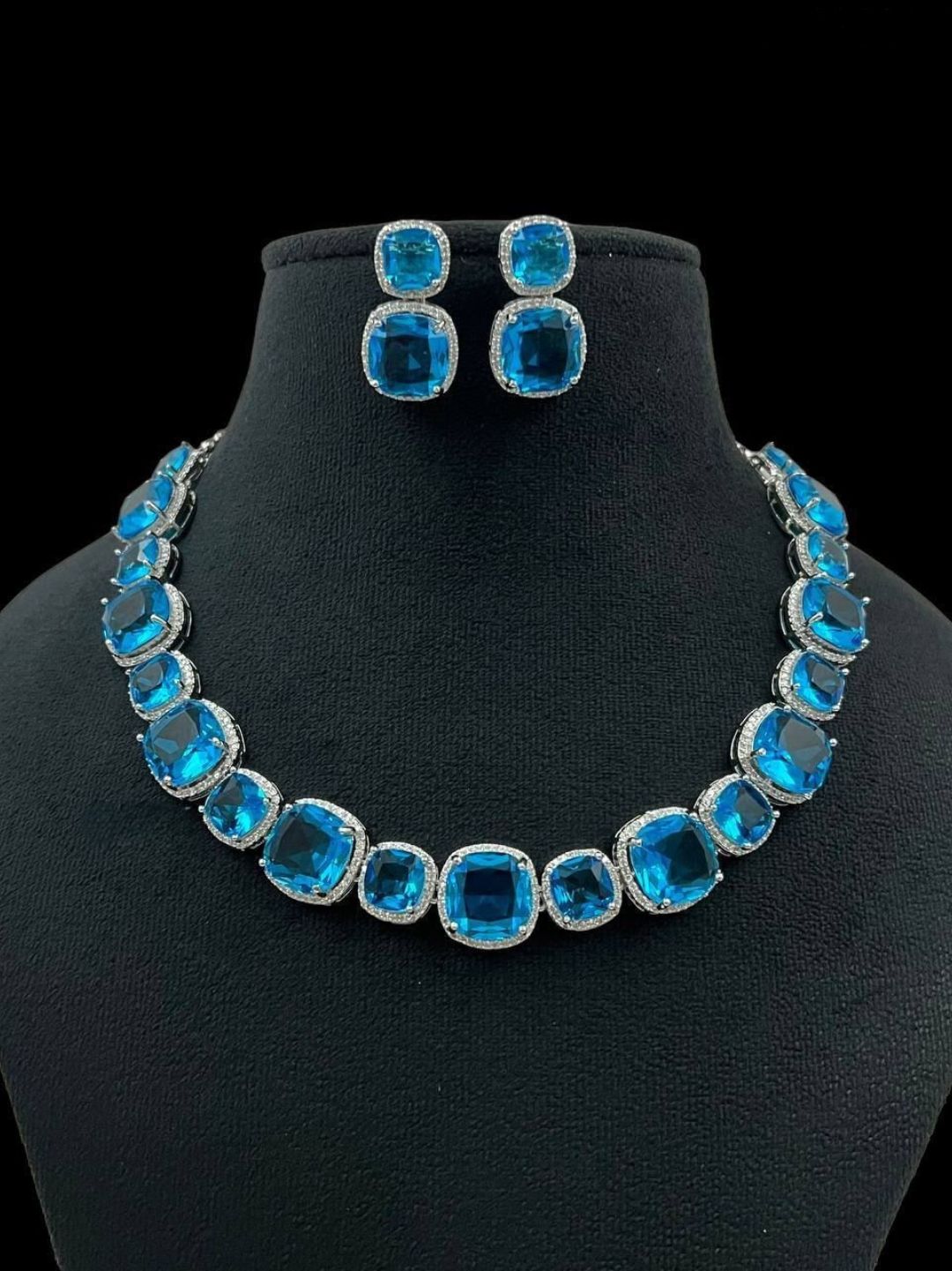 LYRA BLUE ZIRCONIA JEWELLERY SET