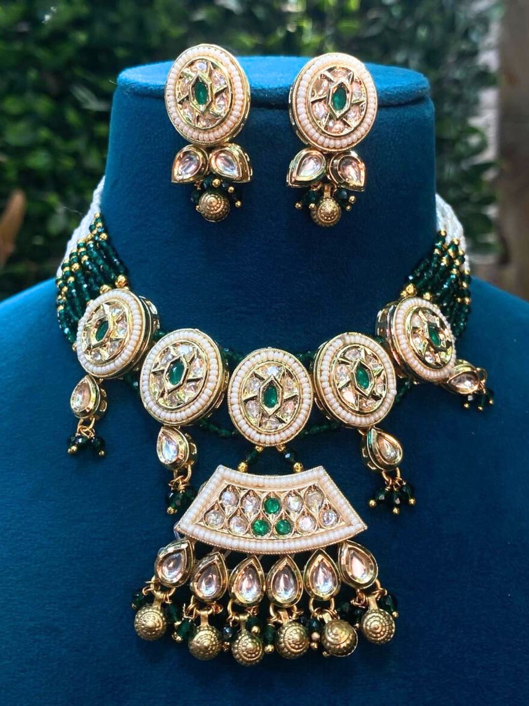 ESHITA EMERALD KUNDAN JEWELLERY SET