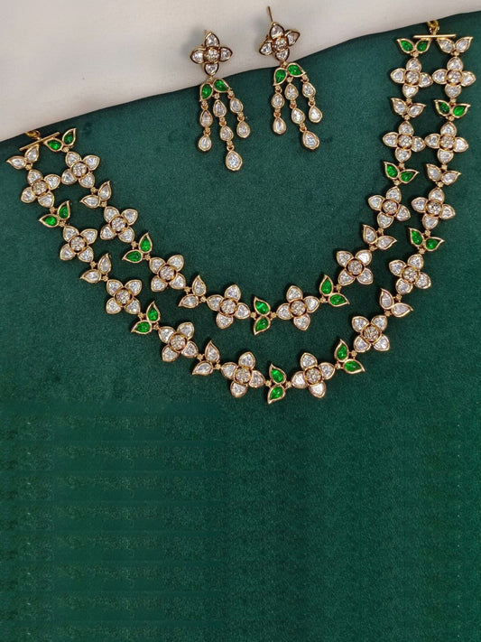 SHOBHNA EMERALD KUNDAN JEWELLERY SET