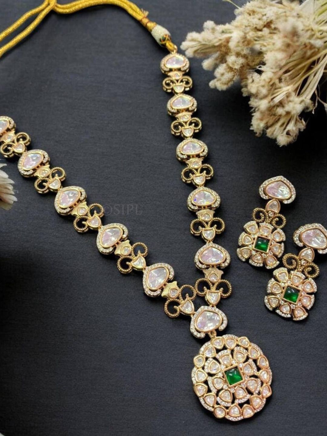 NAVIKA EMERALD KUNDAN JEWELLERY SET