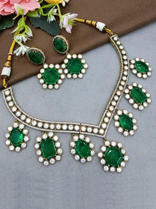 DARSHIKA EMERALD JEWELLERY SET