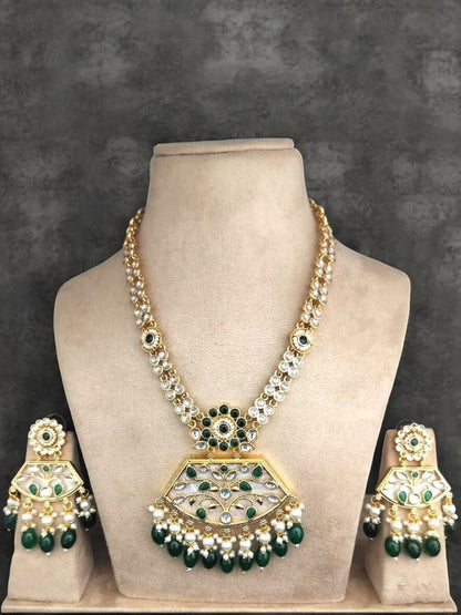 HARINI EMERALD NECKLACE SET