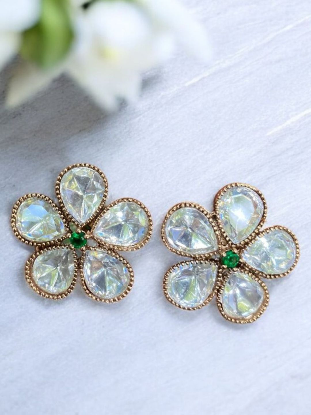 DARIA EMERALD KUNDAN STUDS