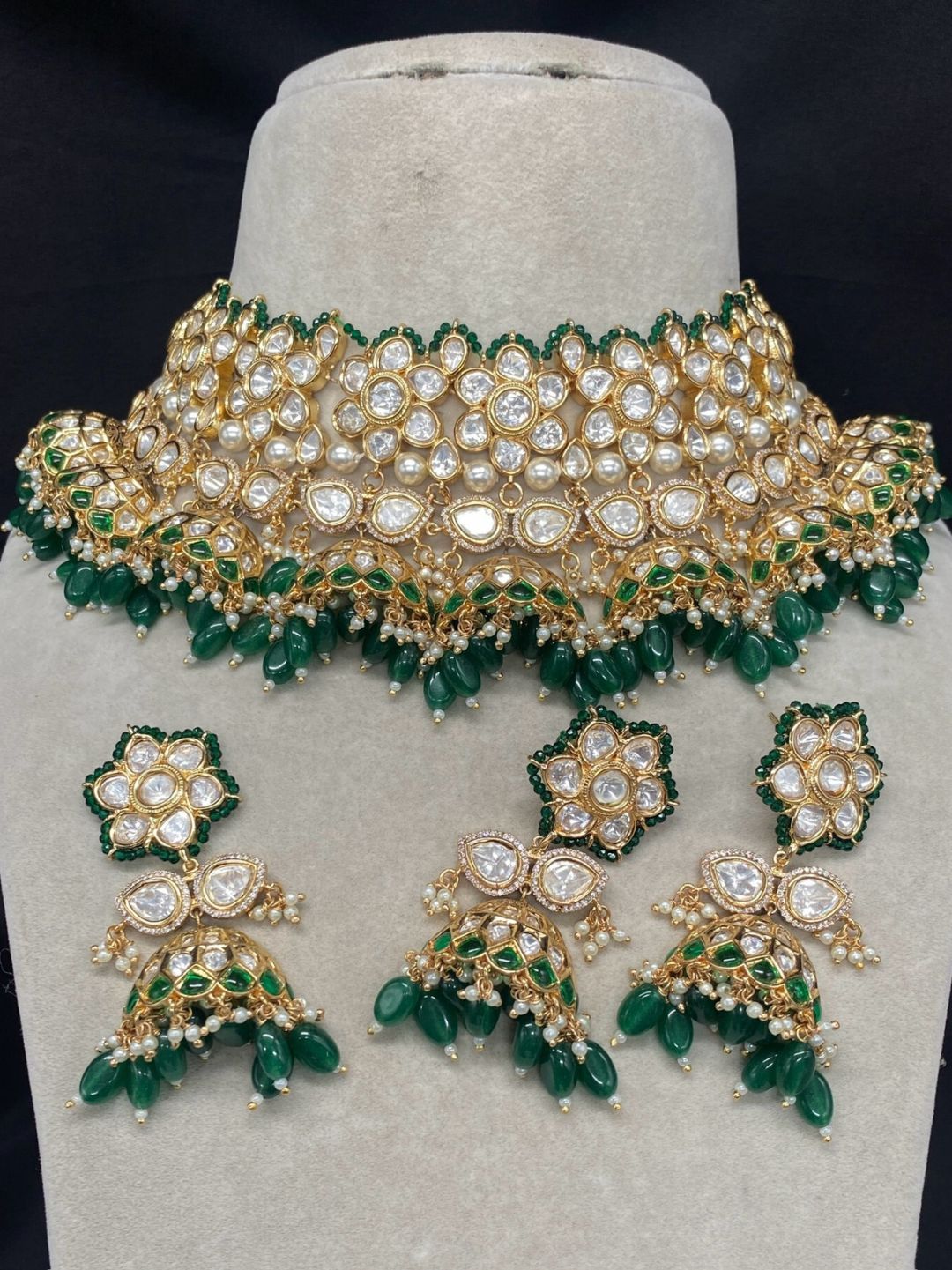 KAVERI EMERALD KUNDAN JEWELLERY SET