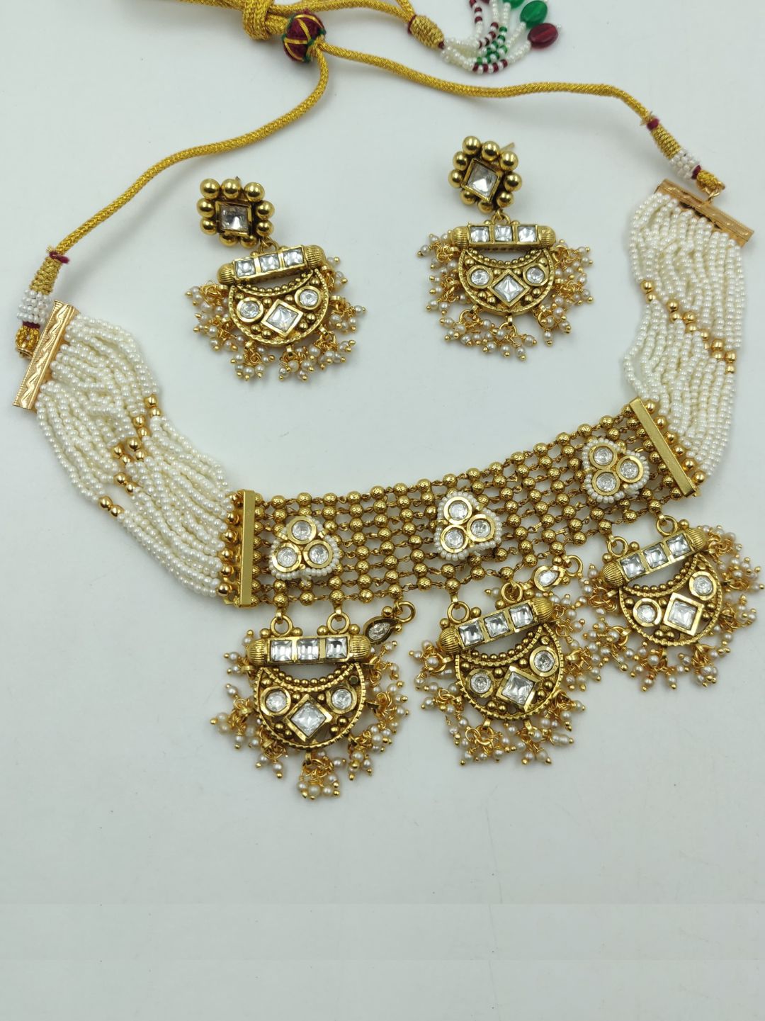 DEVANSHI IVORY JEWELLERY SET