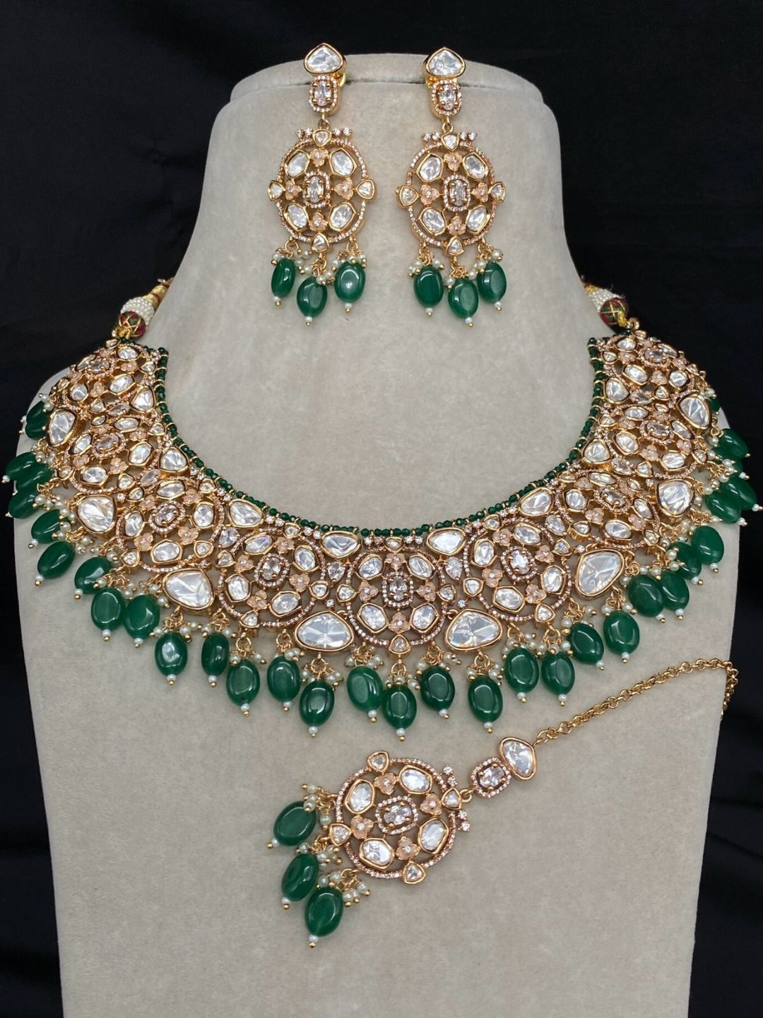 VIVAH EMERALD KUNDAN JEWELLERY SET