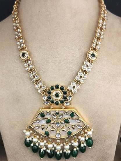 HARINI EMERALD NECKLACE SET