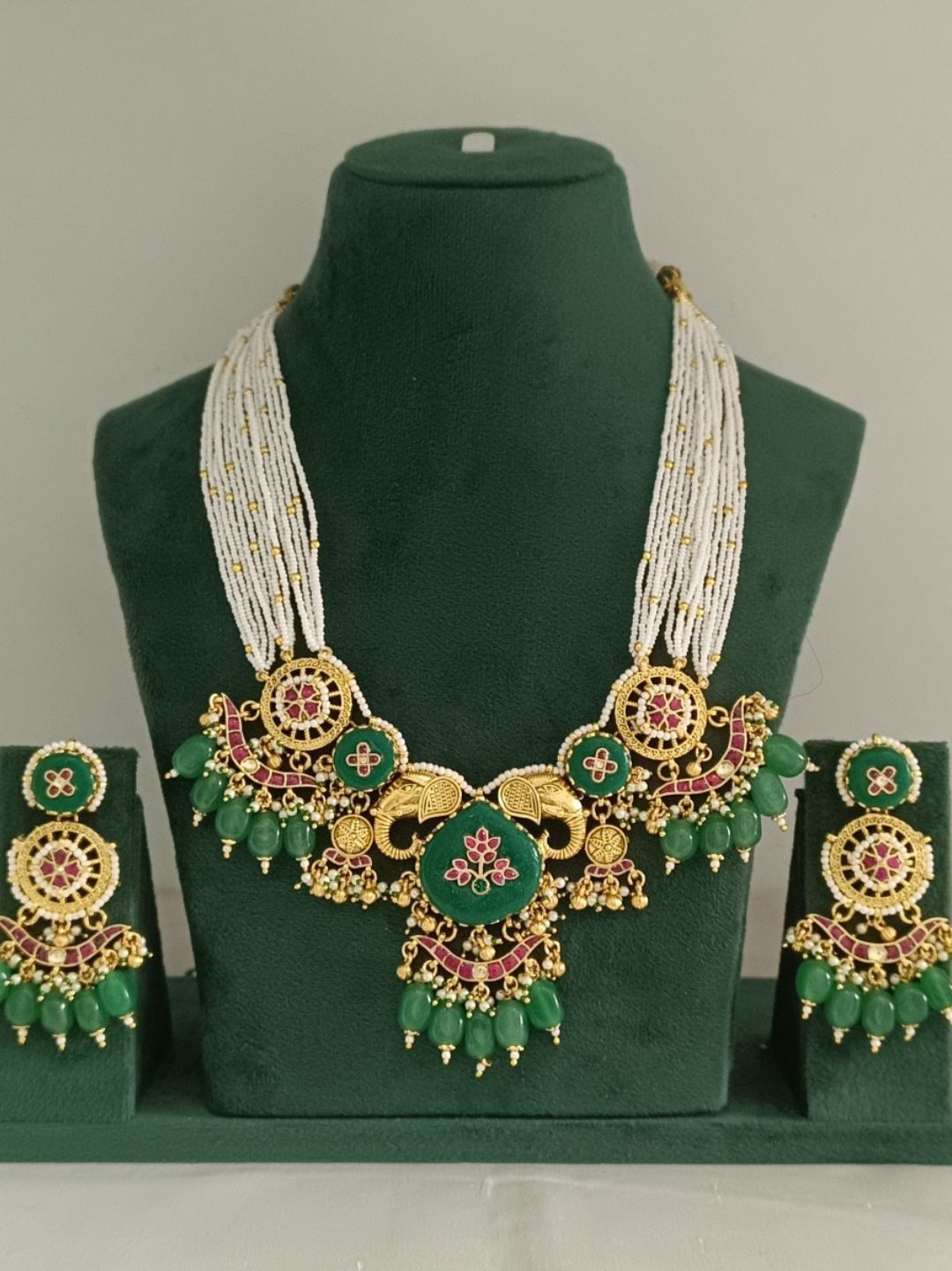 GULNAZ EMERALD JEWELLERY SET