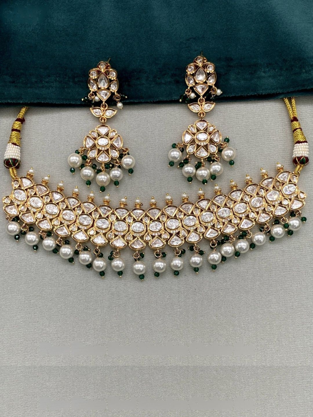 ASHNA EMERALD KUNDAN JEWELLERY SET