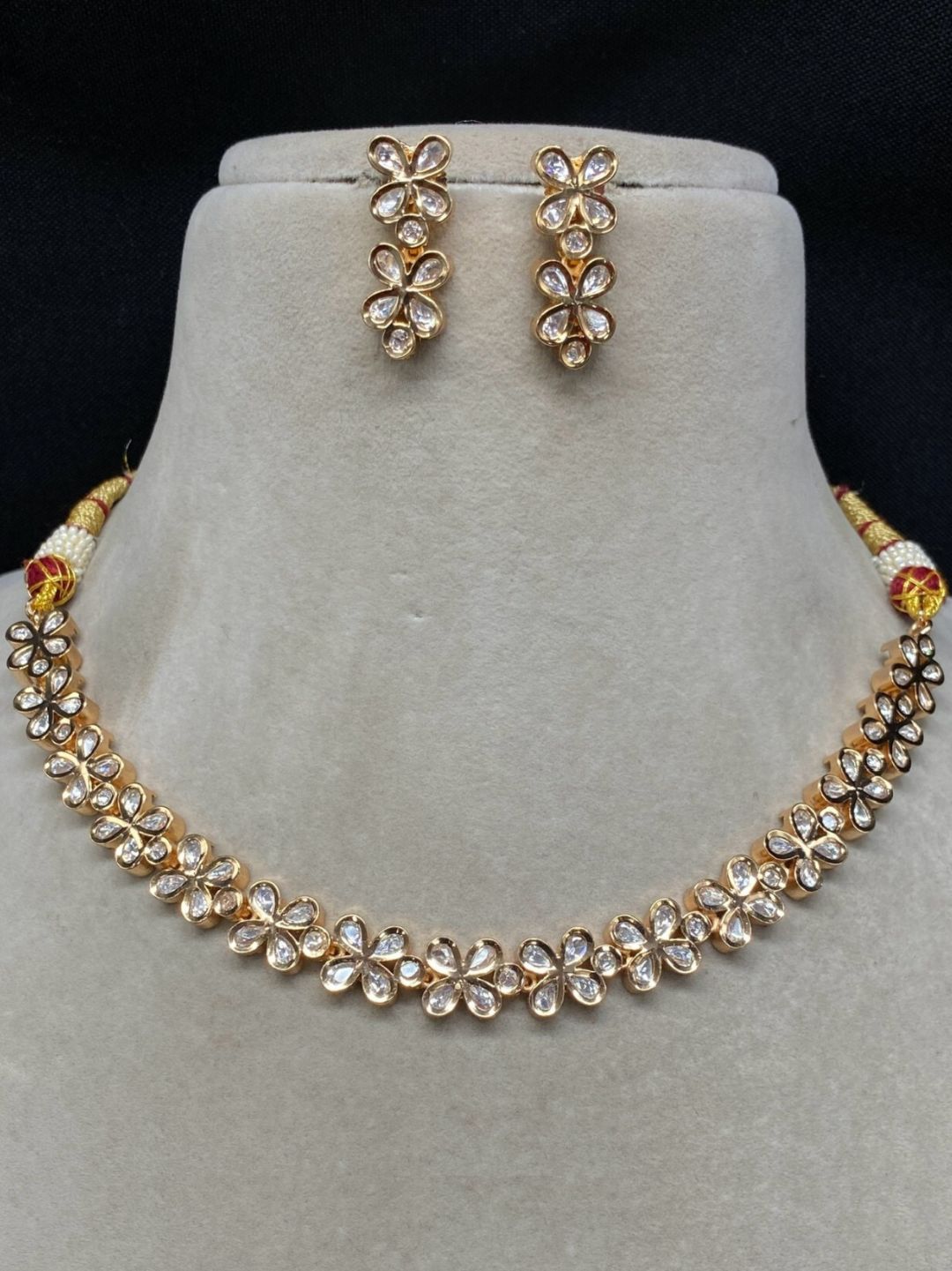 VAIDEHI IVORY KUNDAN JEWELLERY SET