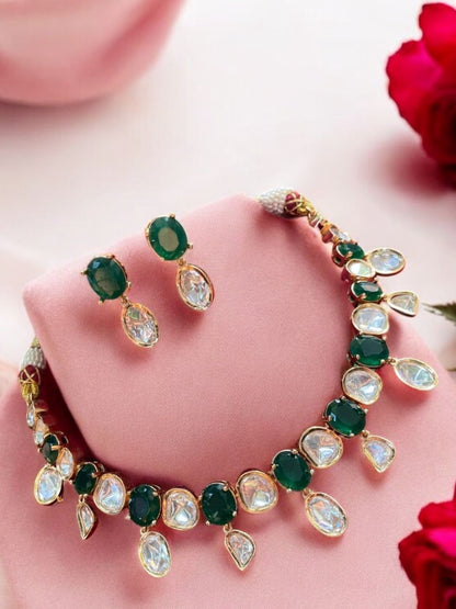 VARUNIKA EMERALD KUNDAN JEWELLERY SET