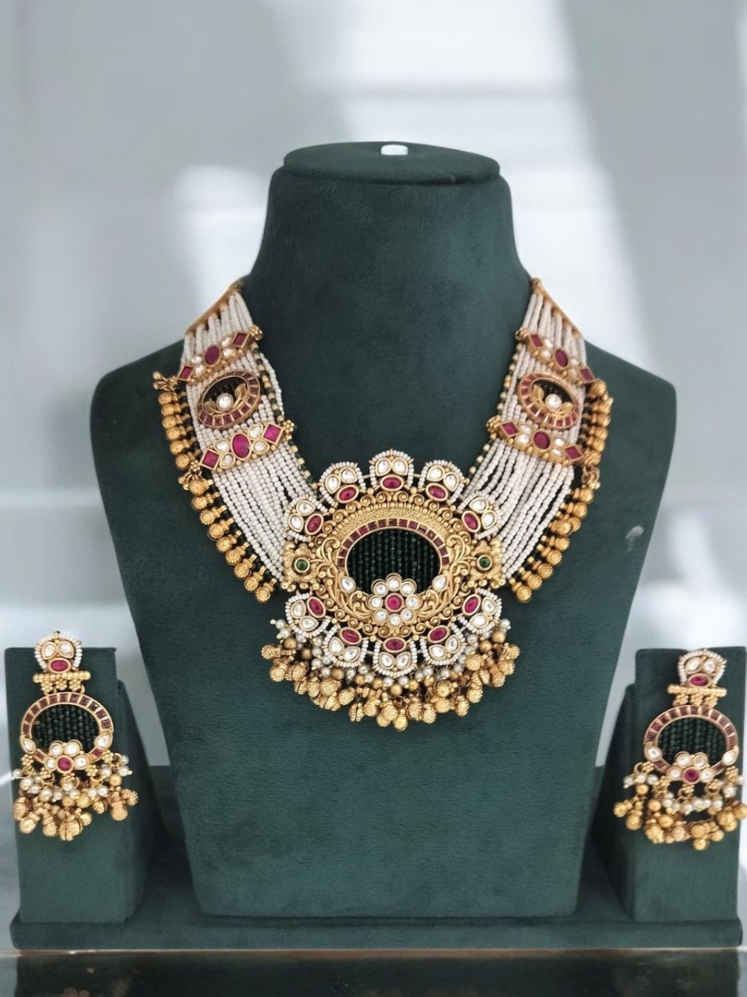 AVANTIKA EMERALD RAJWADI JEWELLERY SET