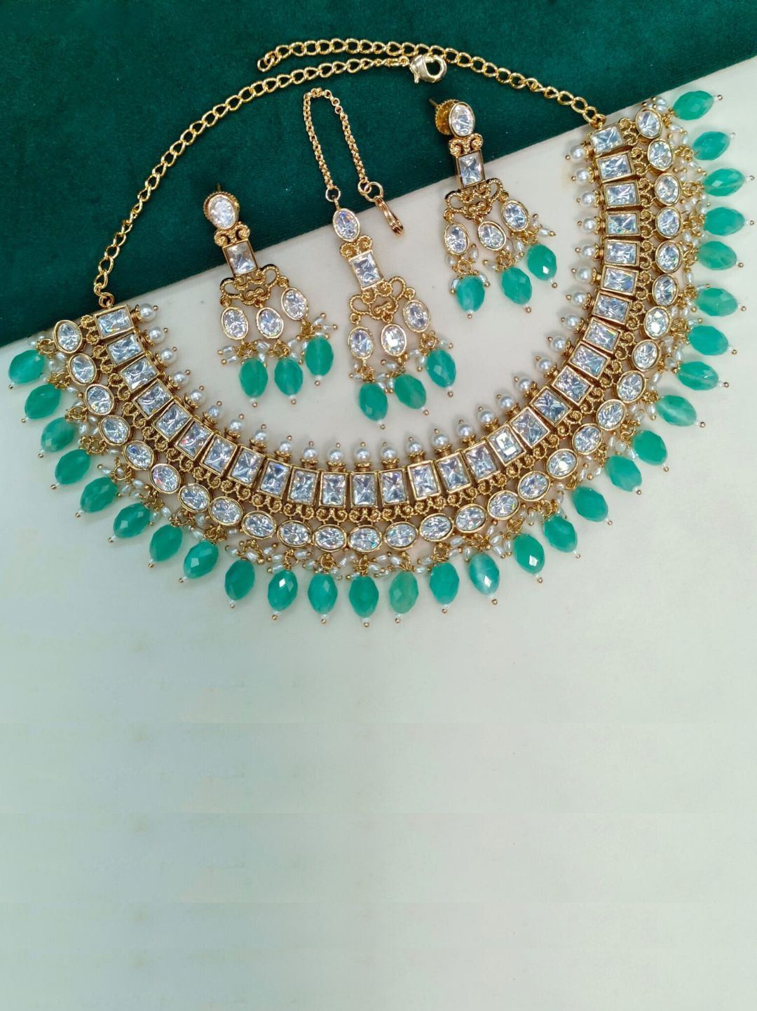 PARINEETI MINT JEWELLERY SET