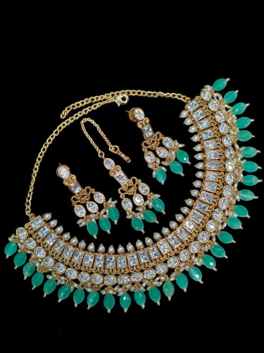 PARINEETI MINT JEWELLERY SET