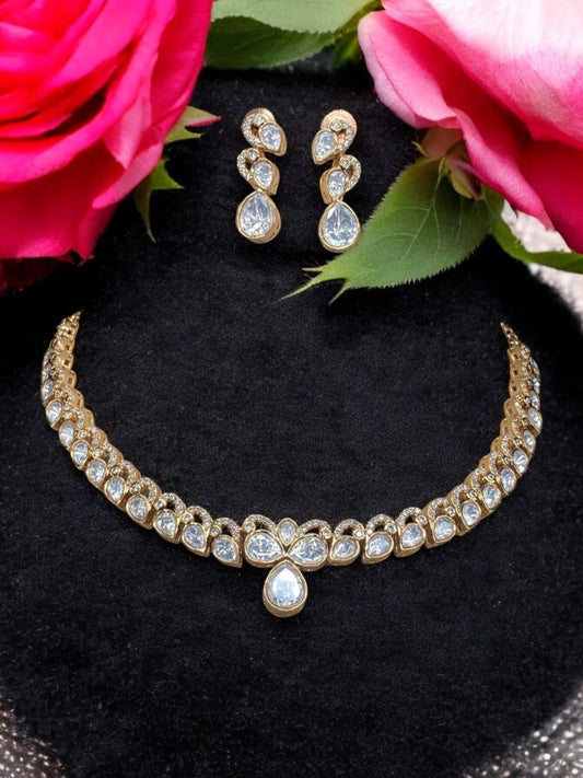 MAANIKA GOLD KUNDAN JEWELLERY SET